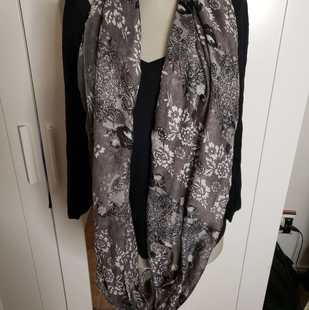 Infinty scarf - Picture 2 of 2